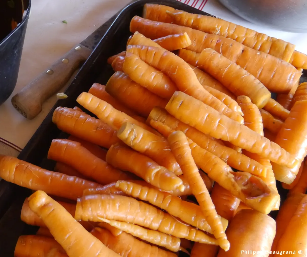 L'épluchage des carottes est facultatif ! On peut simplement les brosser.