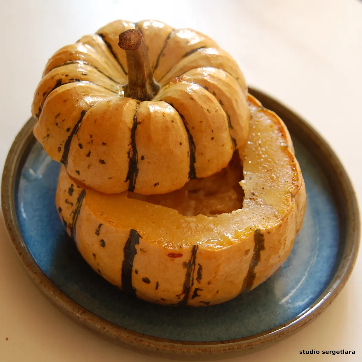 Courge "crème de noisette" farcie aux pommes.
